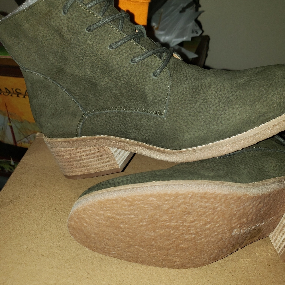 Boots - Picture 2 of 3